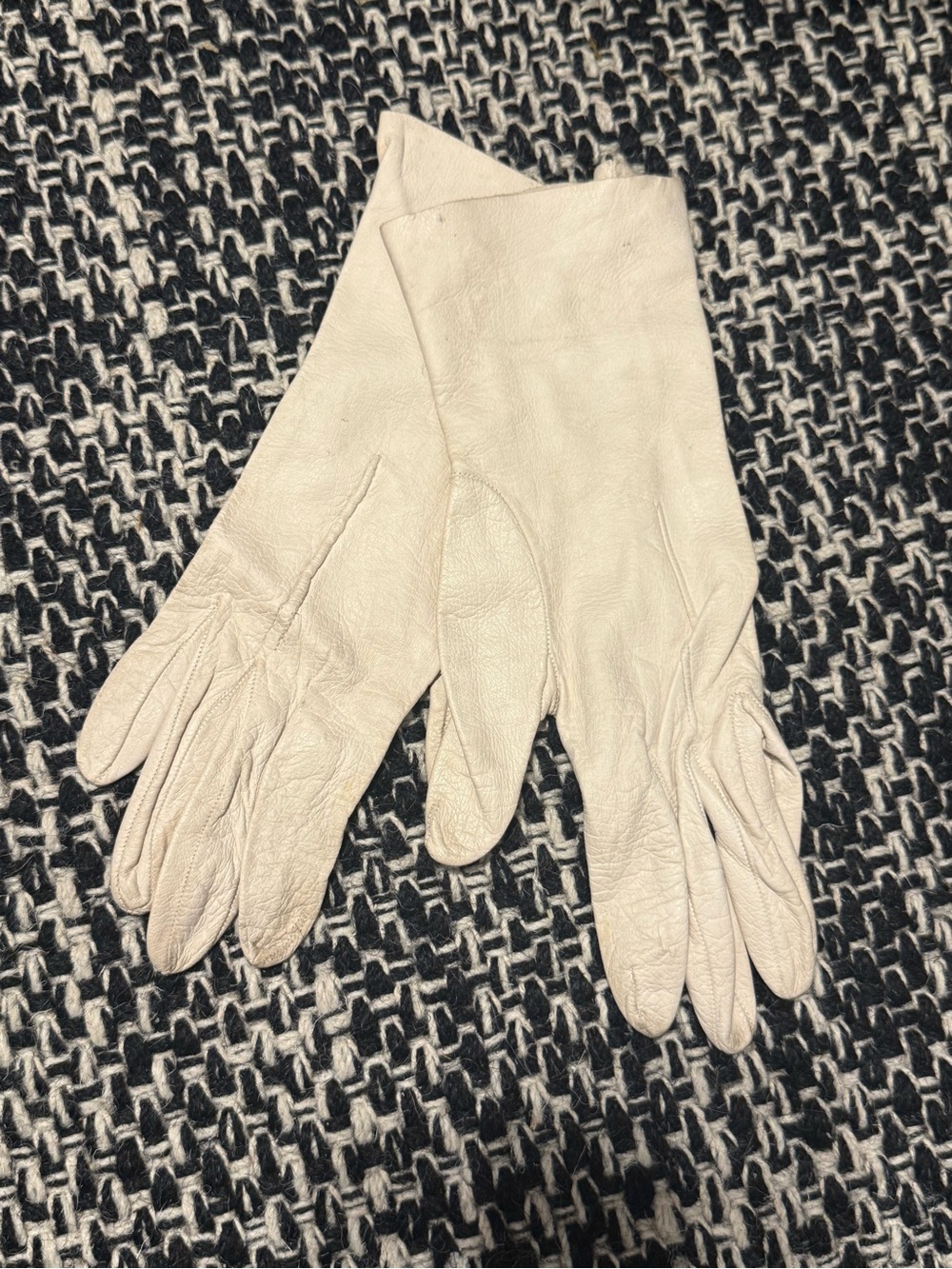 Classic Cream Leather Gloves